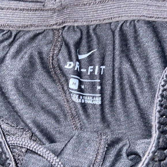 Mens black nike short with zipper - Picture 3 of 3